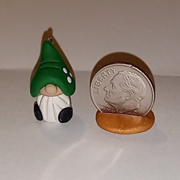 🎯 10 for $10 / Gnome Charm - Picture 1 of 2